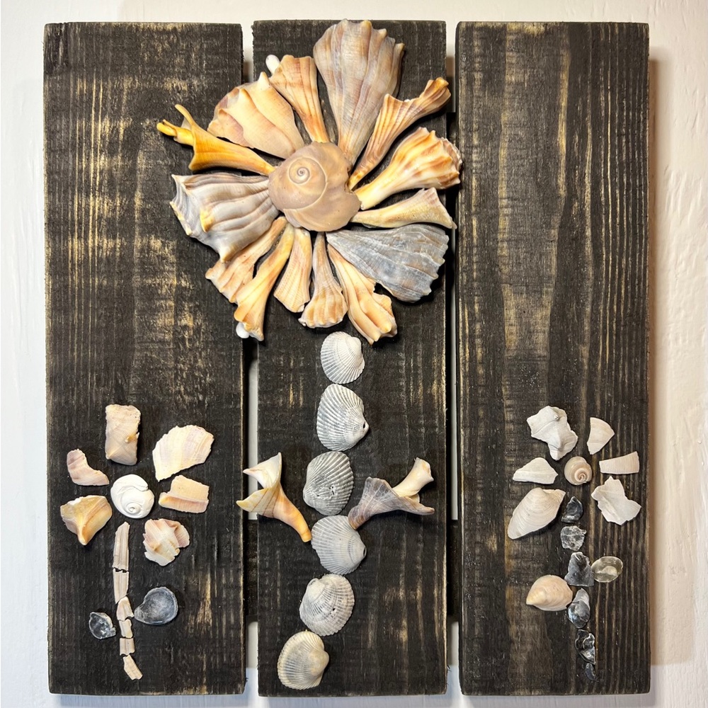 SeaShell Flower Coastal Theme Beach Decor Wall Hanging Wood Pallet Shell Art